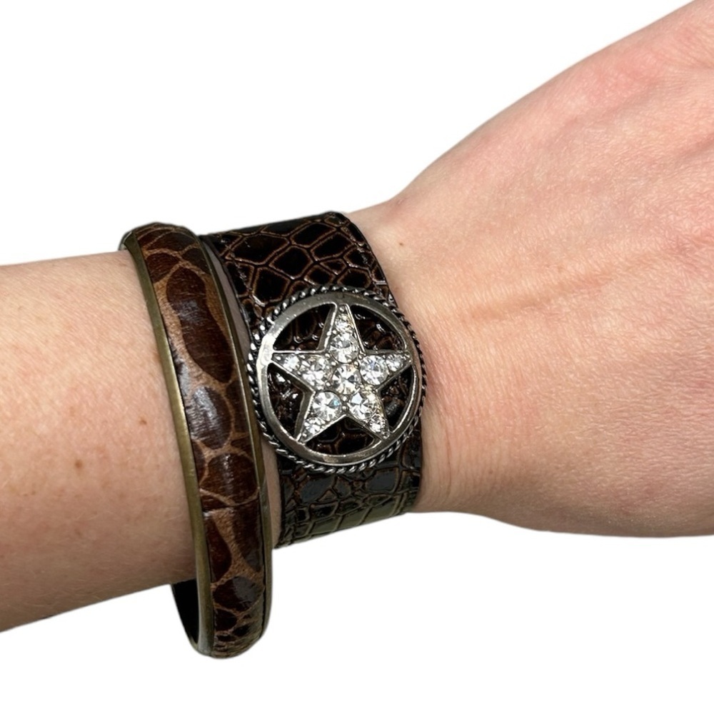 Set of Two Leather Bracelets with Star and Giraffe Print Design Western Texas - Picture 6 of 10